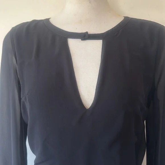 💕Abercrombie & Fitch Black Chiffon Long Sleeve Romper Shorts 4 EUC - Picture 2 of 13